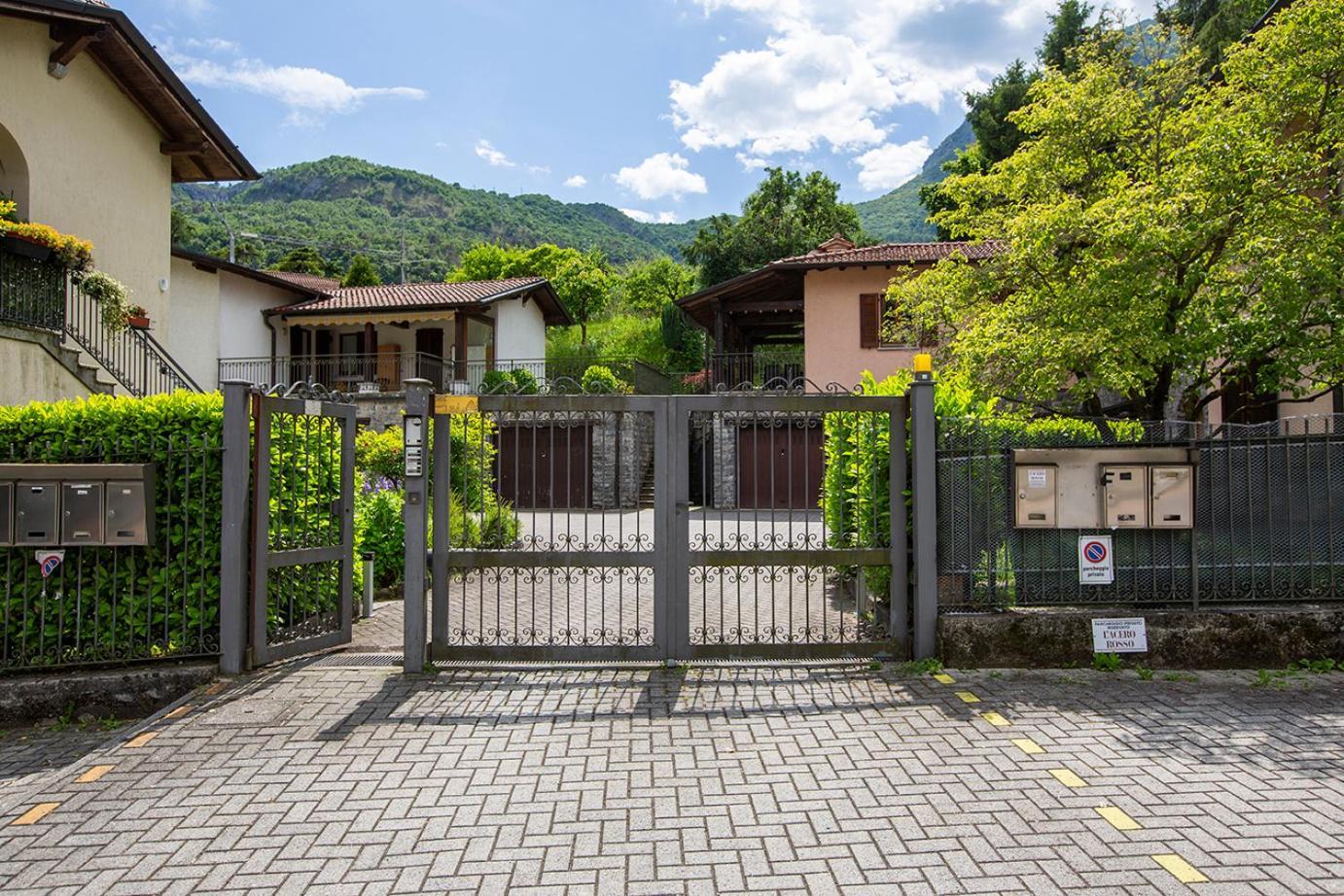 Villa L'Acero Rosso - Giardino Privato E Box Auto Menaggio Exterior foto